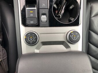 Volkswagen Touareg 3,0 TDI V6 210 KW Panorama DPH - 12