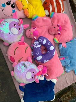 Plyšáci: Albi, Mimoni, Barbie, Štístko a Poupěnka, Furby - 12