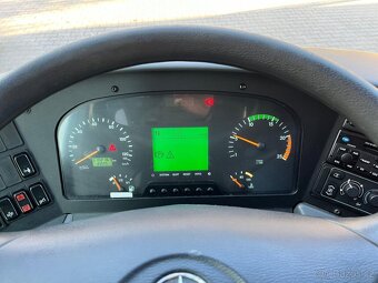 Mercedes-Benz Tourismo RHD 16 - 12