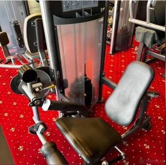 Nabídka posilovacích strojů z našeho fitness klubu - 12