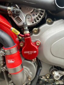 MV Agusta Brutale 1078 RR - 12