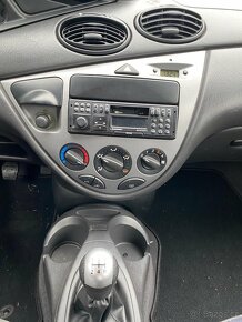 Ford Focus, benzin 1.6 Zetec 74kW rok 2001 - 12