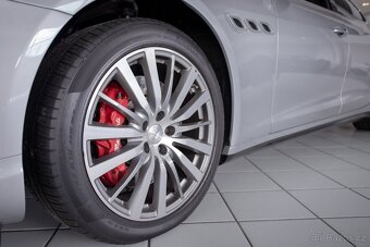 Maserati Quattroporte - 12