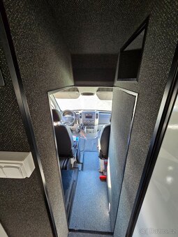 Prodám speciál MB Sprinter 519 CDI, 4x4 - částečně pancéřova - 12