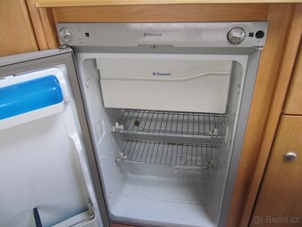 Prodám karavan Knaus Eifelland 500 tmf,r.v.2006 + předstan. - 12