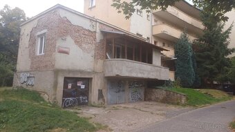 PRODEJ IDEÁLNÍ 1/3 POZEMKU S NEBYTOVÝM PROSTOREM A GARÁŽÍ - 12