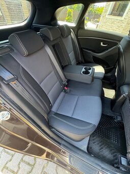 Hyundai  I 30 1,6  16V  CRDi combi - 12