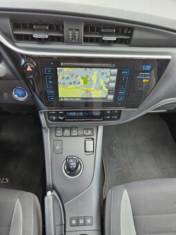 TOYOTA AURIS 1.8 HYBRID KOMBI 73KW 2017 - 12