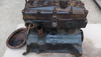 Motor, nádrž, náprava + další díly Adler Triumph - 12