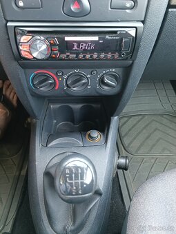 Renault Clio II 1.2 43KW třídveřový - 12