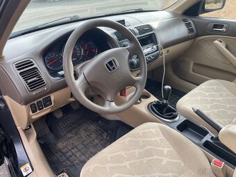Honda Civic 7g sedan - 12