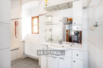 Prodej velice atraktivní, rozlehlé, zemědělské usedlosti, dv - 12