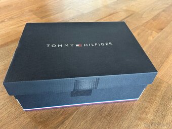 Nové kožené tenisky Tommy Hilfiger vel. 38 - 12