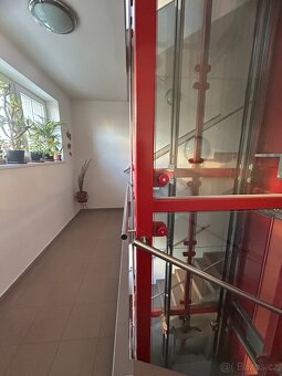 Pronájem cihlového bytu 2+1, 66 m2 s balkónem a garáží - 12