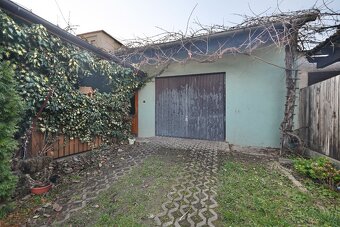 Rodinný dům s komerčními prostory - 12