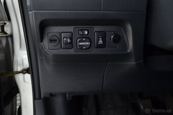 Auris 1.4D4-D Terra 2007 - 12