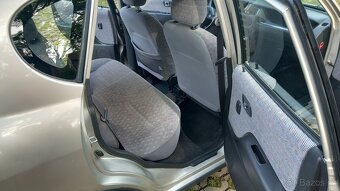 Daihatsu Sirion - 12