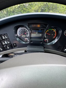 Autobus se nachází ve městě Praha. Všechno funguje. Má 48 + - 12