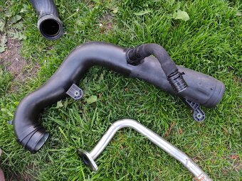 Rozprodám díly z motoru 2 TDI 16 v - 12
