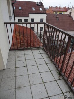 Prodej bytu 3+kk se dvěma balkony, Pardubice - centrum - 12