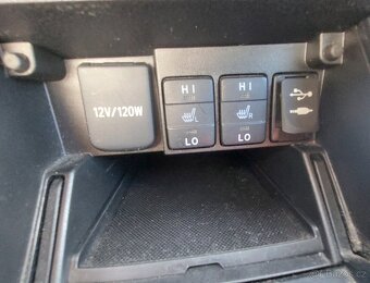 Prodám Toyota Auris kombi - 12