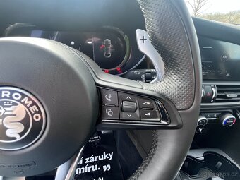 Alfa Romeo Giulia 2,0 T Veloce Q4 280k 8AT rok2024 - 12