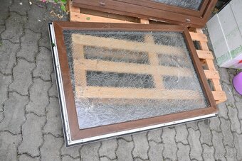 Velká plastová okna s dvojsklem + koupelnové okno - 12