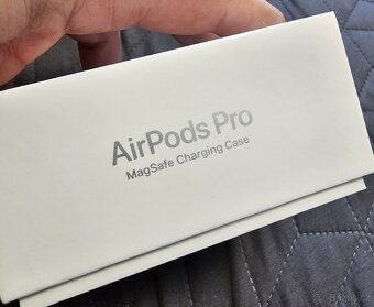 Originál Apple AirPods MLWK3TY/A - 12