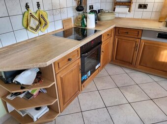 Rustikální kuchyňská linka, včetně vestavěné lednice. Přední - 12