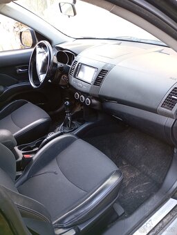Peugeot 4007 - 12