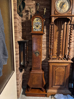 Prodám dvoje podlahové hodiny ve výborném stavu. - 12