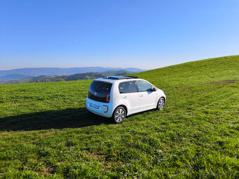 Elektromobil VW e-Up - strešné okno, letné+zimne pneu - 12