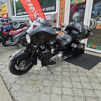 Harley-Davidson FLHTCU Electra Glide Ultra Classic - 12