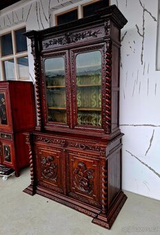 Starožitný vyřezávaný masivní příborník - 12