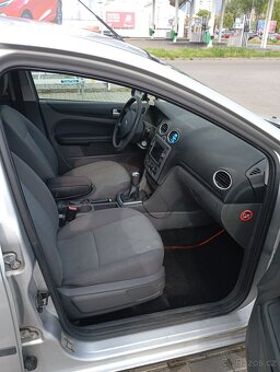 Ford Focus Kombi 1.6 TDCi (66 kW), r. 2005 – klima, tažné - 12