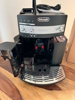 Kávovar DeLonghi Magnifica ESAM 3000.B - 12