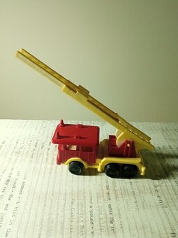 Hračky - auta z éry socialismu - 12