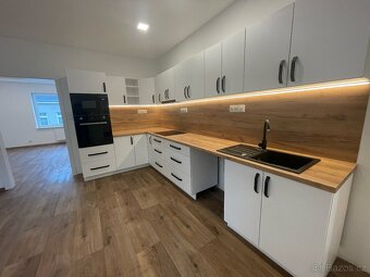 Prostorný byt 3+1 (110 m²) po rekonstrukci, se zahradou a pa - 12