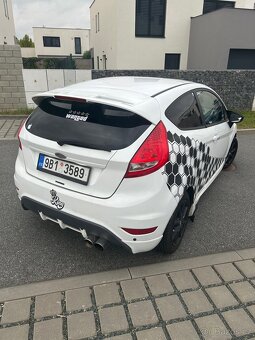 Ford fiesta MK7 - 12
