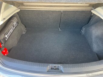 NISSAN QASHQAI 1,6 BENZÍN NAJETO POUZE 45000KM - 12