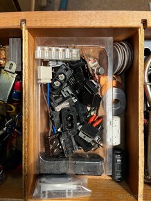 elektro součástky směs a mix různých věcí - 12
