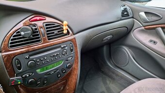 Citroën C5 2.2 HDI 16V - 12