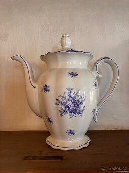 Starožitný nábytek — skříň židle… - 12