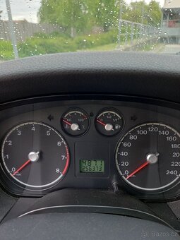 Prodám Ford Focus 1,6 benzín, 74kw, r.v. 6/2005 - 12