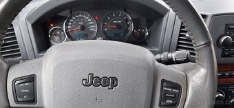 Jeep Grand Cherokee - 12