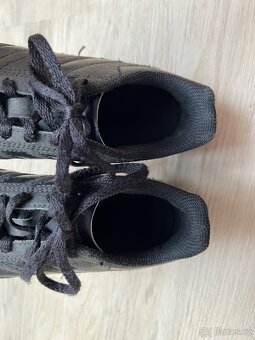 Tenisky sálovky Lotto 32, kopačky turfy Adidas 33 - 12