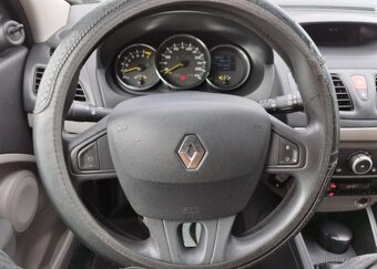 Renault Mégane 1,6 i benzín manuál 74 kw - 12
