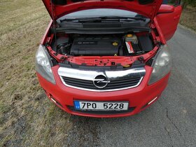 Sedmimístný Opel Zafira 110kW 1.9 CDTi/ nová STK - 12