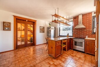 Prodej atraktivního, prostorného RD, v žádané lokalitě Horní - 12