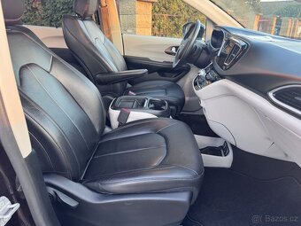 Chrysler Pacifica 3,6 RU 8 míst Kůže 2017 - 12